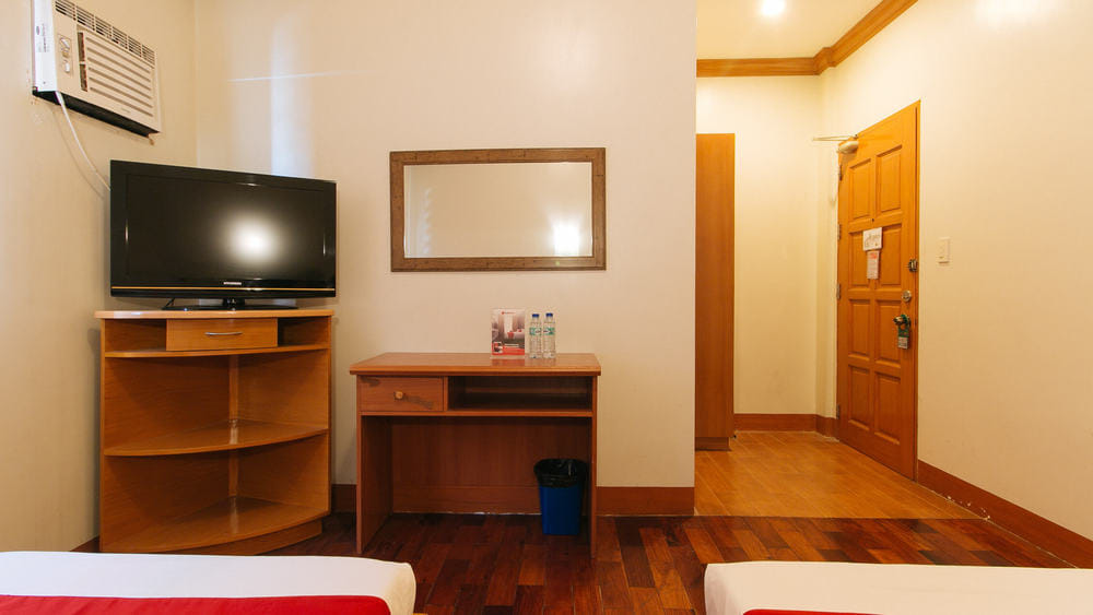 RedDoorz Superior Twin Room