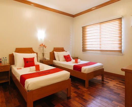 RedDoorz Premium @ Nick Hotel Gerona Tarlac