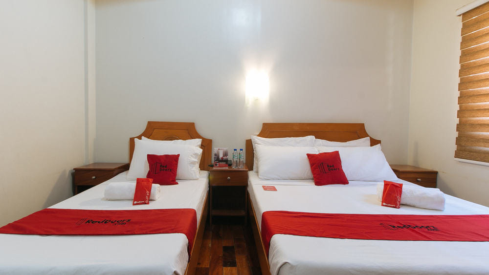 RedDoorz Deluxe Room