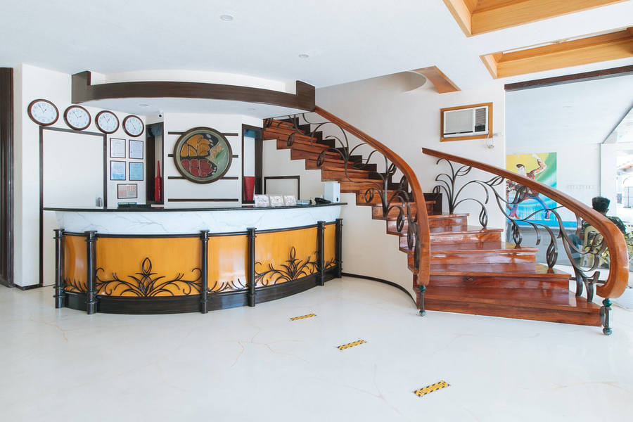 RedDoorz Premium @ Nick Hotel Gerona Tarlac