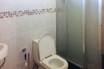 RedDoorz Hostel @ Madrias Pension House Isabela