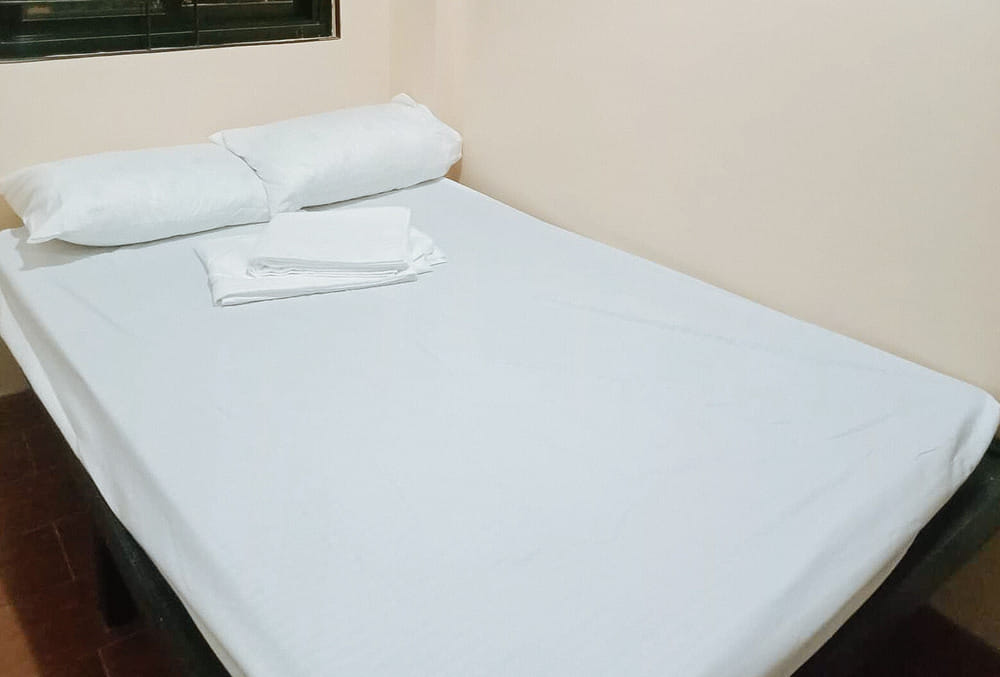 RedDoorz Standard Double Room