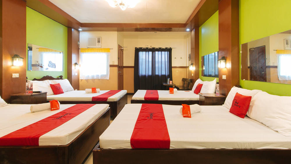 RedDoorz Family Room (8 Adults)