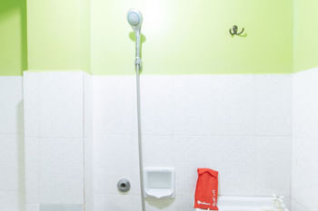 Reddoorz Plus near Municipality of Luisiana Laguna