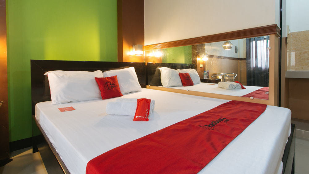 RedDoorz Deluxe Room