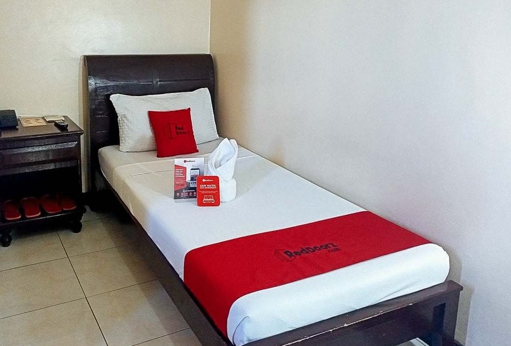 RedDoorz Single Room