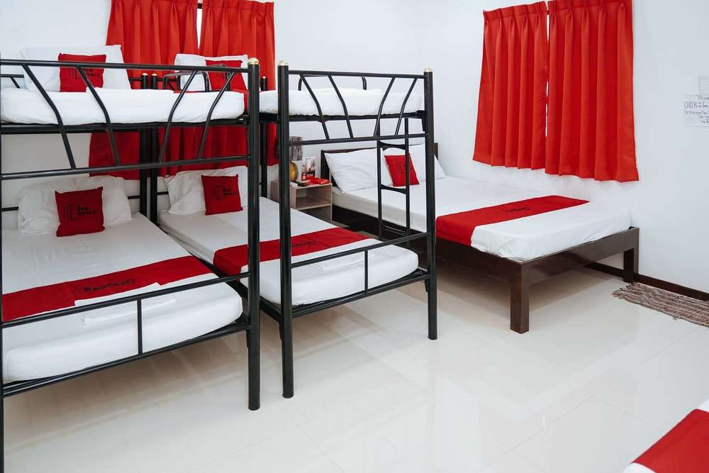 RedDoorz Family Room