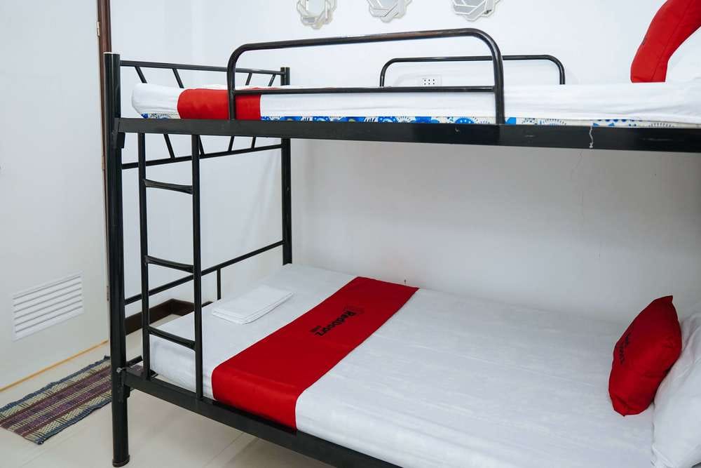 RedDoorz Triple Room