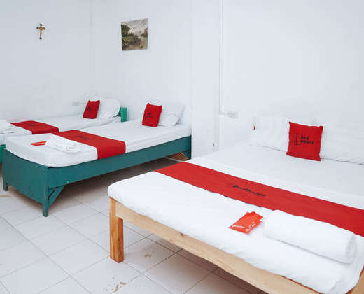 RedDoorz @ St Anthony Beach Resort