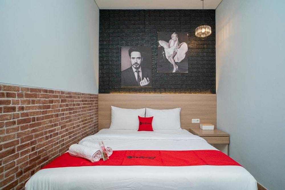RedDoorz Room