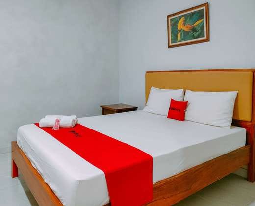 RedDoorz @ Omah Candi Sari near Airport YIA