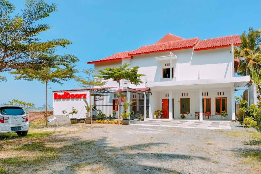 RedDoorz @ Omah Candi Sari near Airport YIA