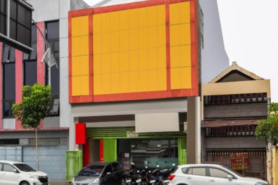 RedDoorz near BG Junction Surabaya