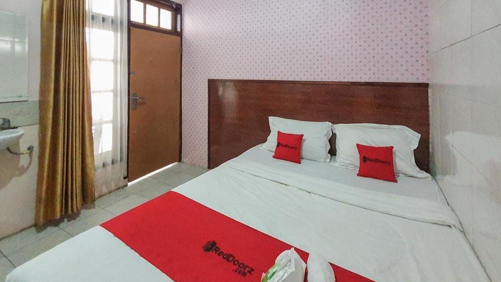 RedDoorz Room