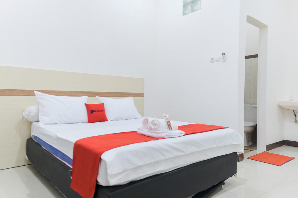 RedDoorz Room
