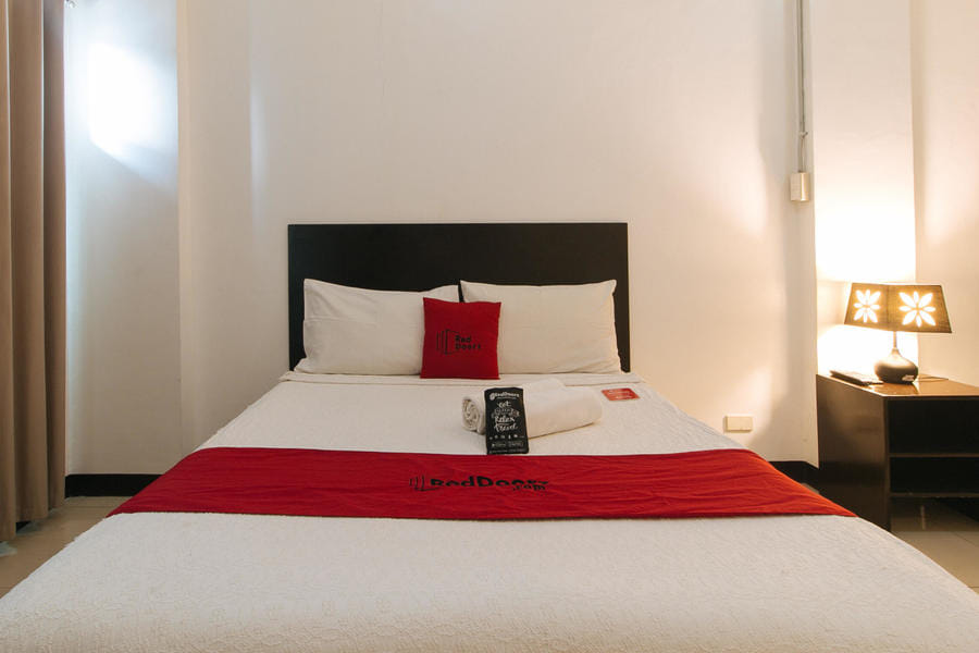 RedDoorz Plus @ Banawe Quezon City