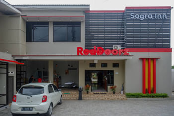 RedDoorz near Kampus UMP Purwokerto 2