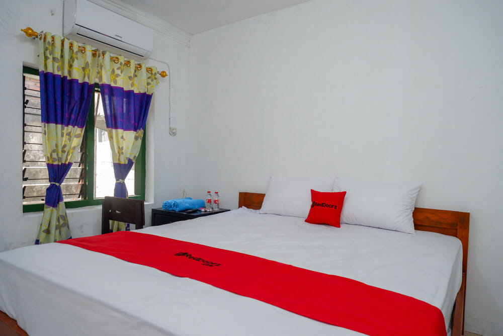 RedDoorz Deluxe Room