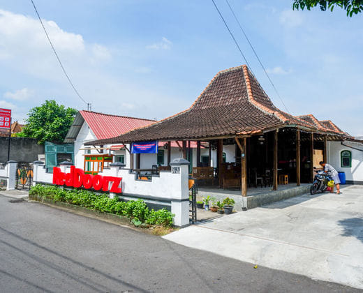RedDoorz Syariah @ Ndalem Kembang Sore Yogyakarta