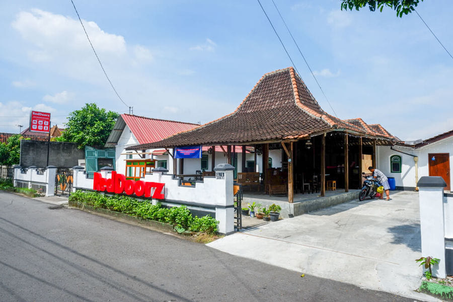 RedDoorz Syariah @ Ndalem Kembang Sore Yogyakarta