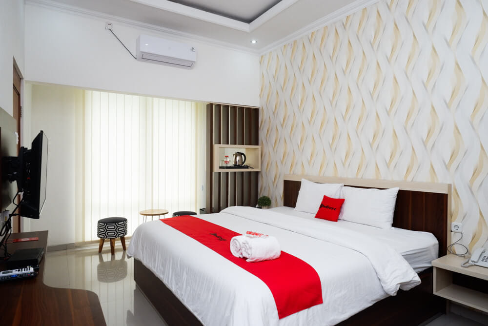 RedDoorz Deluxe Room