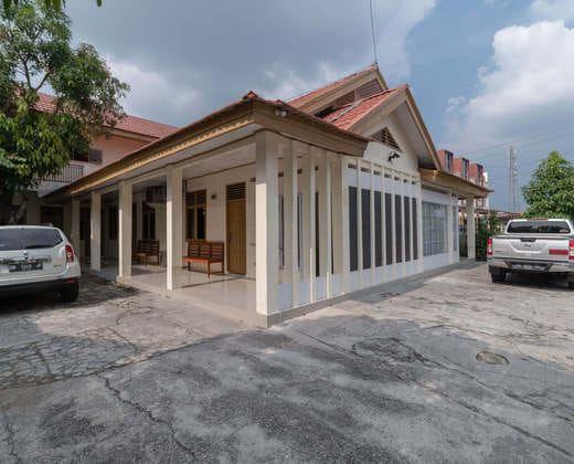 RedDoorz near RS Awal Bros Sudirman Pekanbaru