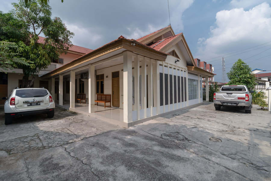 RedDoorz near RS Awal Bros Sudirman Pekanbaru