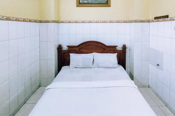 Hotel Shinta 1 near Stasiun Kertosono