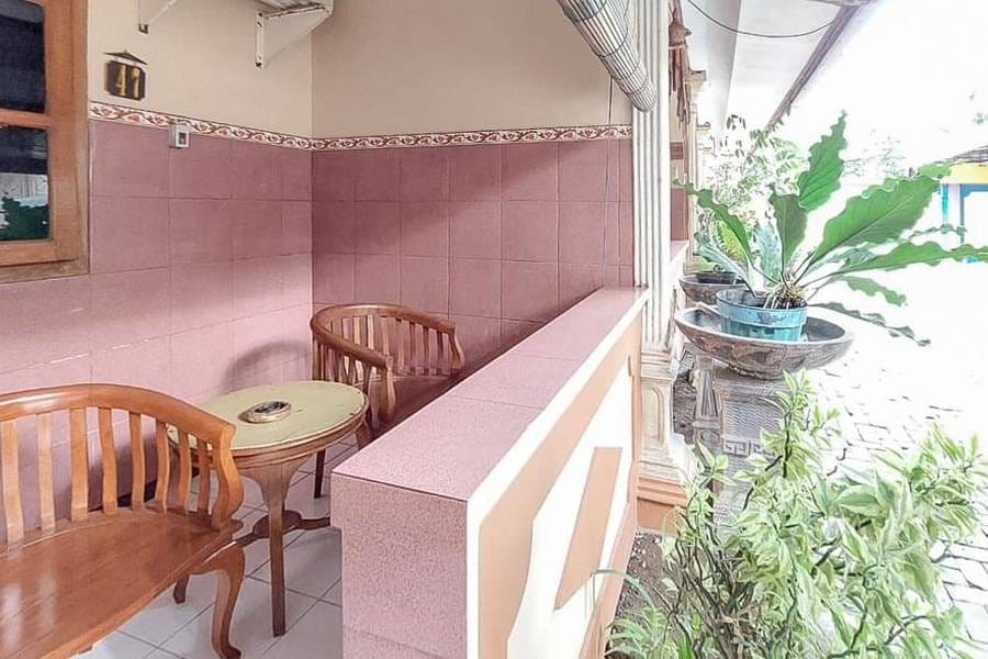 Hotel Shinta 1 near Stasiun Kertosono