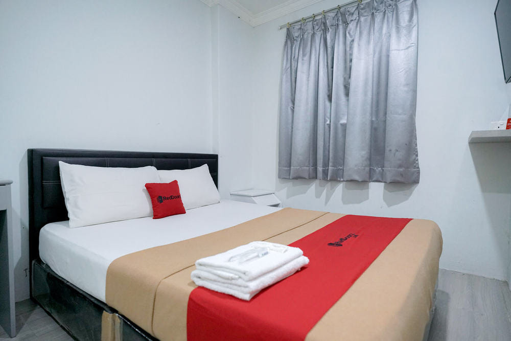 RedDoorz Room