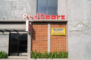 RedDoorz near Wisata Paribendo Lawang