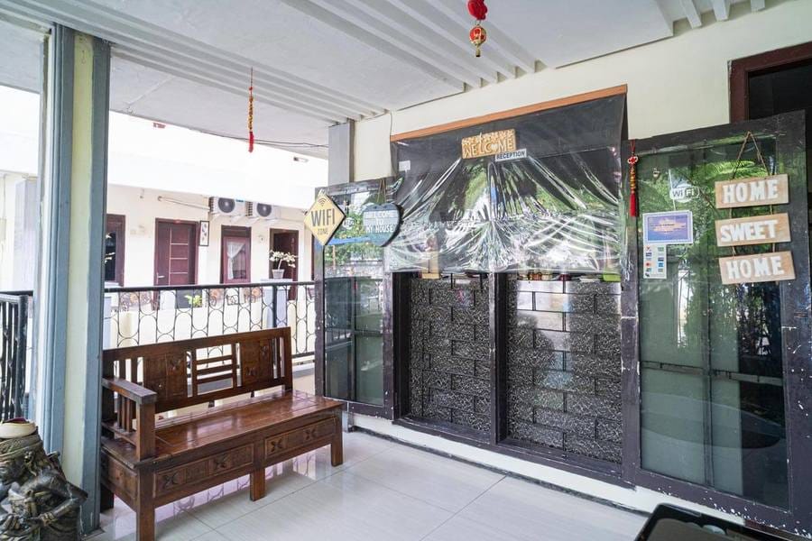 RedDoorz near Cyber Mall