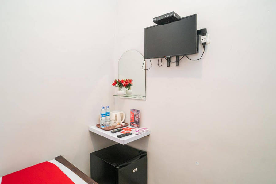 RedDoorz @ MERR Rungkut Jl Gunung Anyar