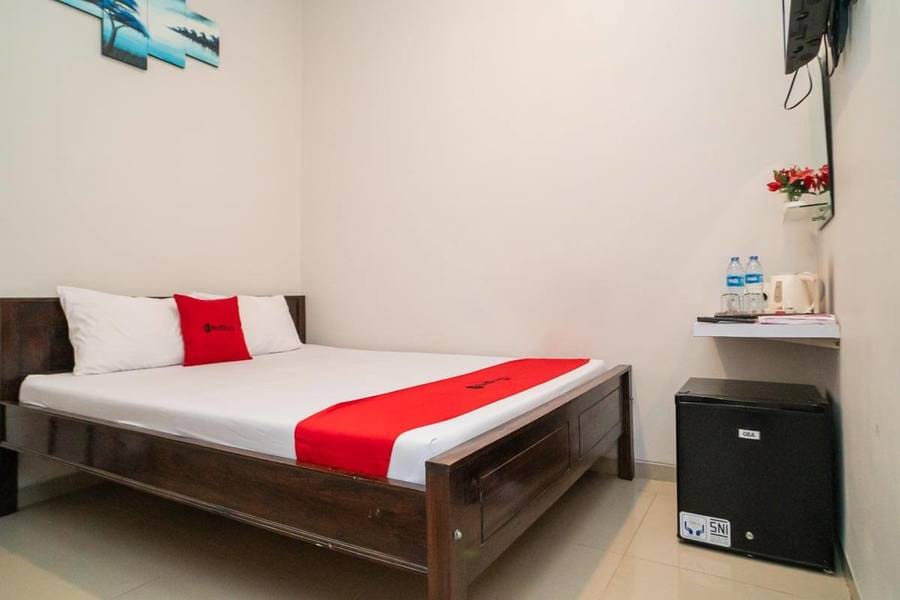 RedDoorz @ MERR Rungkut Jl Gunung Anyar