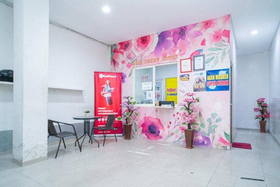 RedDoorz @ MERR Rungkut Jl Gunung Anyar