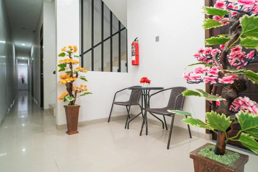 RedDoorz @ MERR Rungkut Jl Gunung Anyar