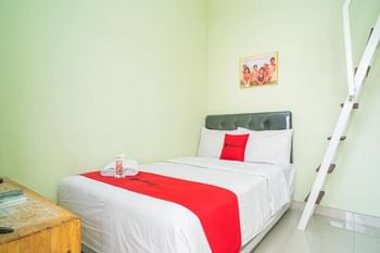 RedDoorz Syariah near Suncity Mall Sidoarjo