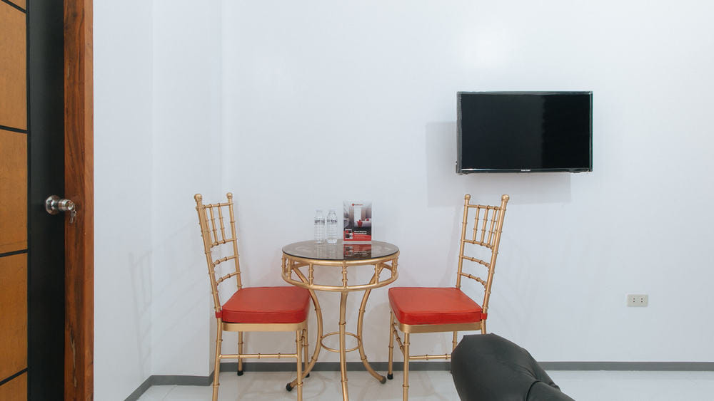 RedDoorz Deluxe Room