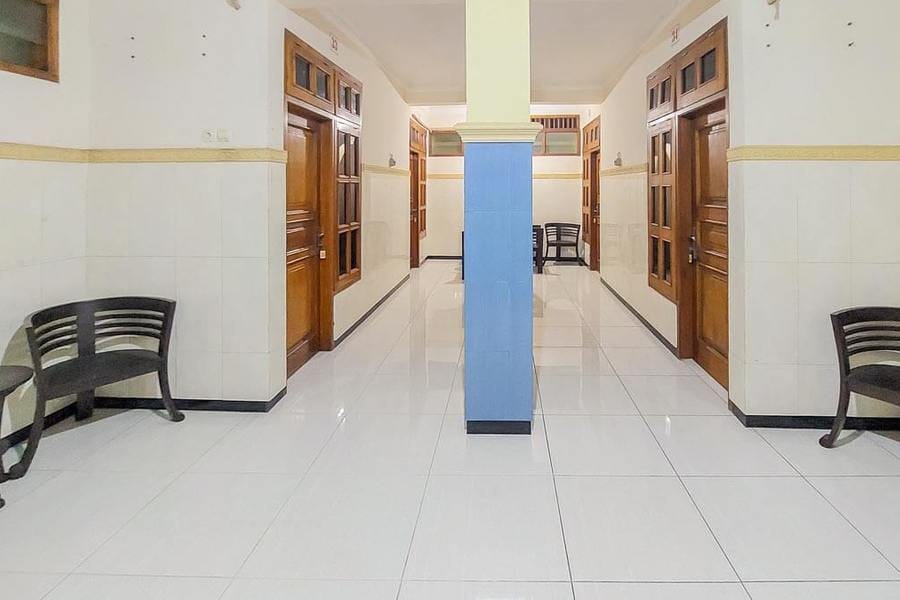 Hotel Shinta 2 near Alun Alun Kertosono