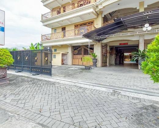 Hotel Shinta 2 near Alun Alun Kertosono