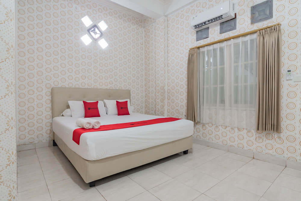 RedDoorz Room