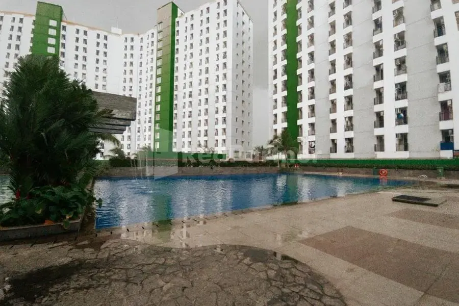 Book RedLiving Apartmen Green Lake View Hanna Property Tower C only