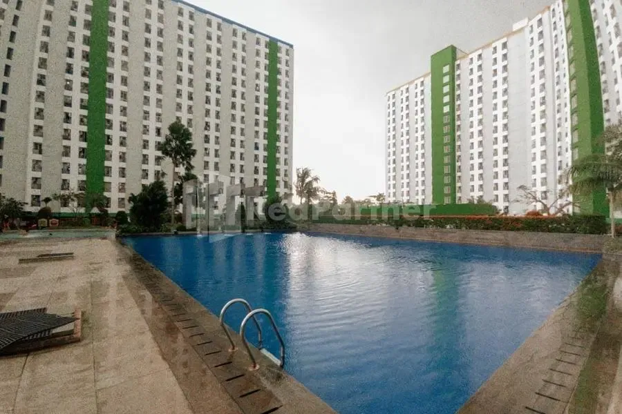 Book RedLiving Apartmen Green Lake View Hanna Property Tower C only
