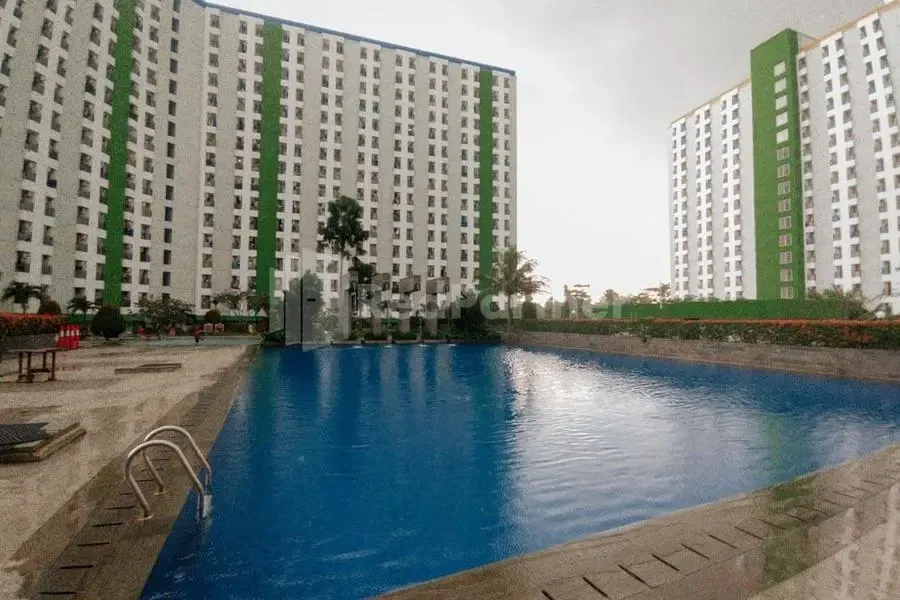 Book RedLiving Apartmen Green Lake View Hanna Property Tower C only