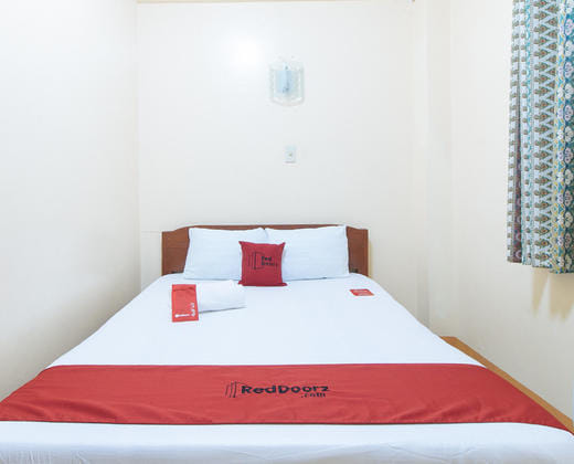 RedDoorz @ Golden Park Inn La Union