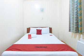 RedDoorz @ Golden Park Inn La Union