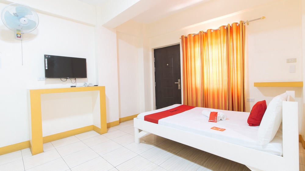 RedDoorz Family Room
