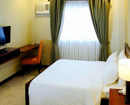 RedDoorz Plus @ Conclave Hotel Davao City