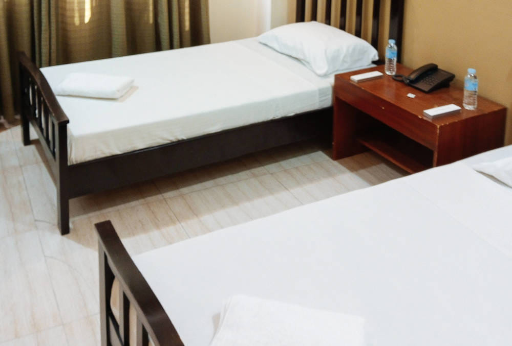 RedDoorz Twin Room