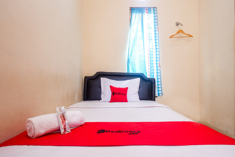 RedDoorz Single Room